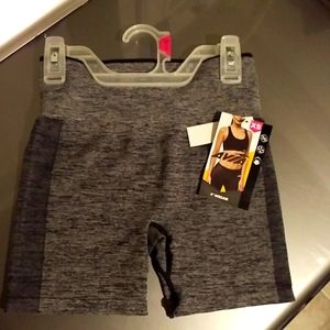 New Womens  seamless  shorts 4" inseam